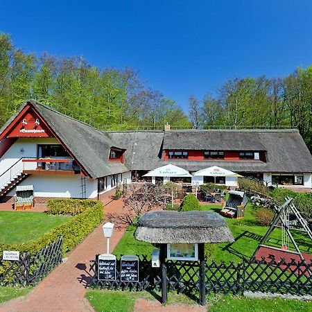 Restaurant & Hotel Baumhaus Hagen Sassnitz Esterno foto